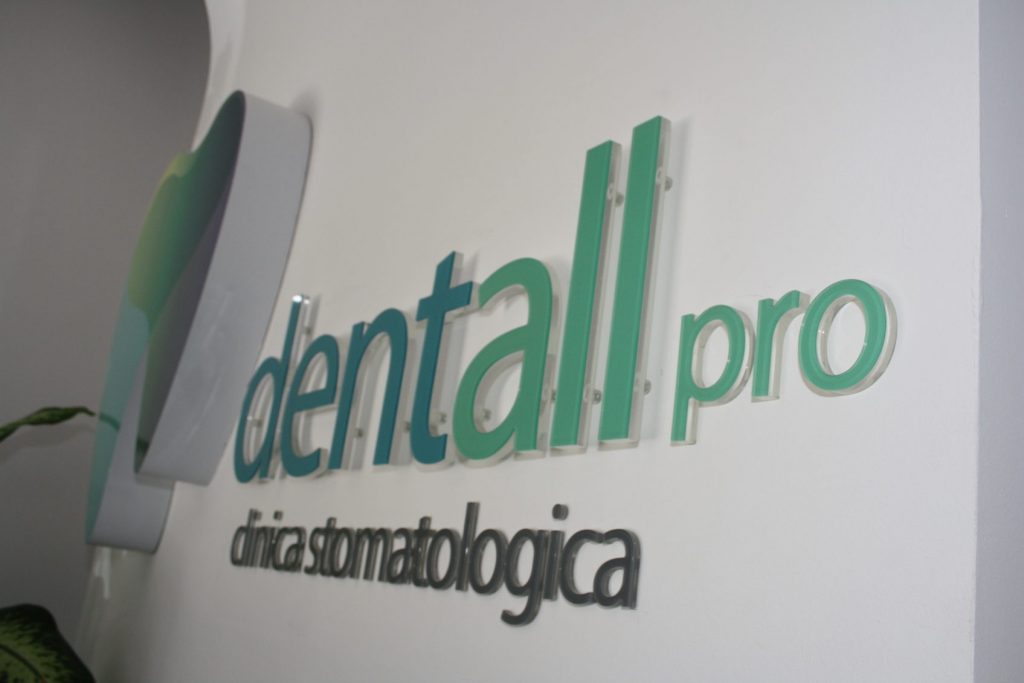 După o investiție de aproape 200.000 de euro în aparatură și amenajarea spațiului închiriat, Nedelcu și‐a împlinit de fapt un vis: acela de a lucra în propria clinică, iar aceasta să fie perfect aliniată cu cele mai avansate clinici de pe piața locală în materie de echipamente...